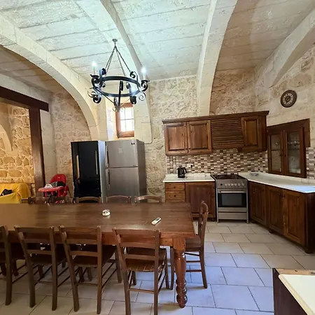 Holiday home Mikiel U Roza Ghajn Melel